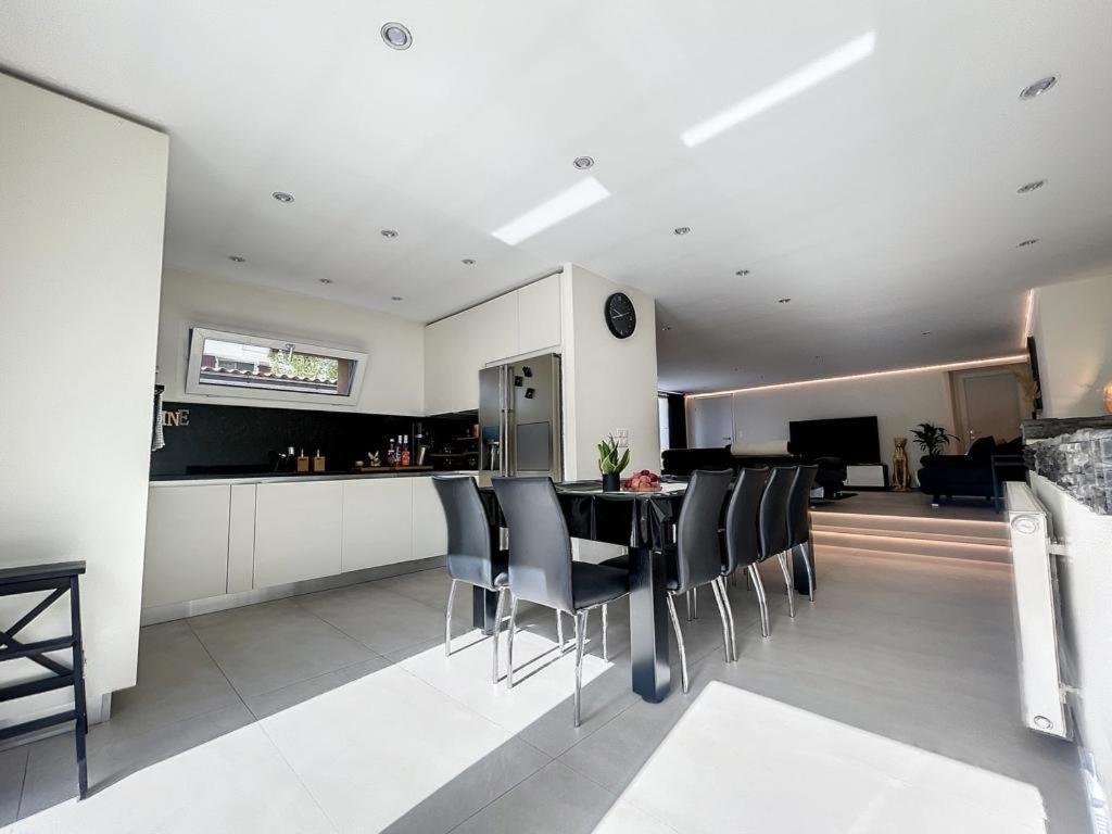 Appartement Moderne Avec Terrasse Et Piscine A Chatel Sur Bex Eksteriør bilde